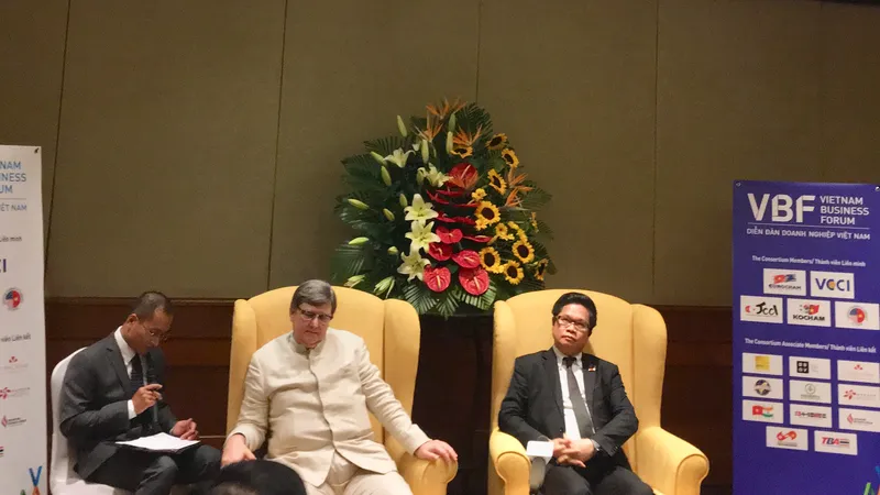 Ông Vũ Tiến Lộc và ông Tomaso Andreatta chủ trì họp báo