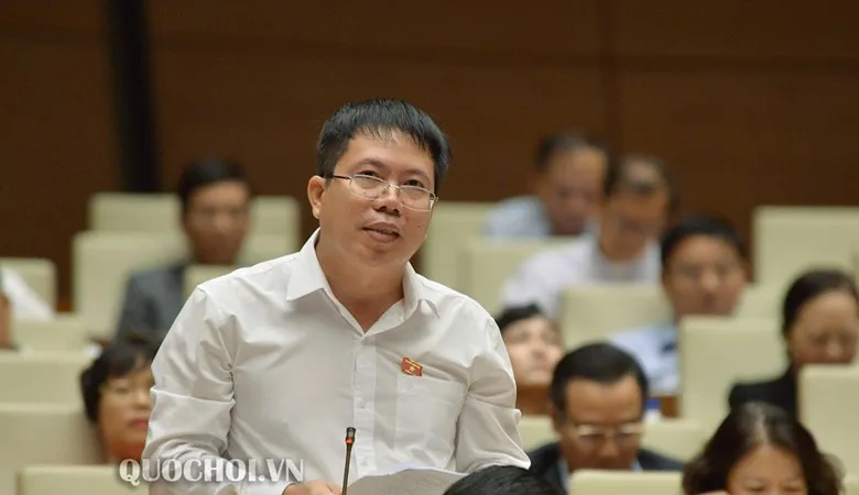 ĐB Nguyễn Văn Hiển (Lâm Đồng) phát biểu tại phiên họp sáng ngày 19-11