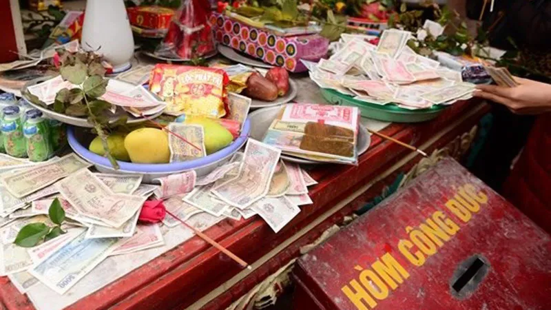 Khoảng trống pháp luật về quản lý tiền công đức
