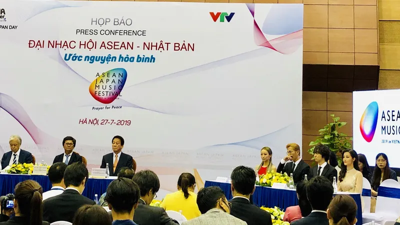 Quang cảnh buổi họp báo 