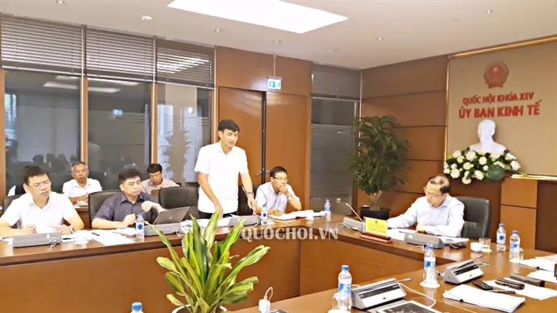 Thứ trưởng Bộ Tài nguyên và Môi trường Trần Quý Kiên cho biết, việc thu tiền cấp quyền khai thác khoáng sản và khai thác tài nguyên nước là quy định rất mới, phức tạp