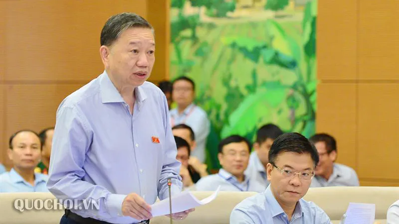 Bộ trưởng Bộ Công an Tô Lâm, báo cáo trước Ủy ban Thường vụ Quốc hội, sáng 12-9-2019. Ảnh: QUOCHOI