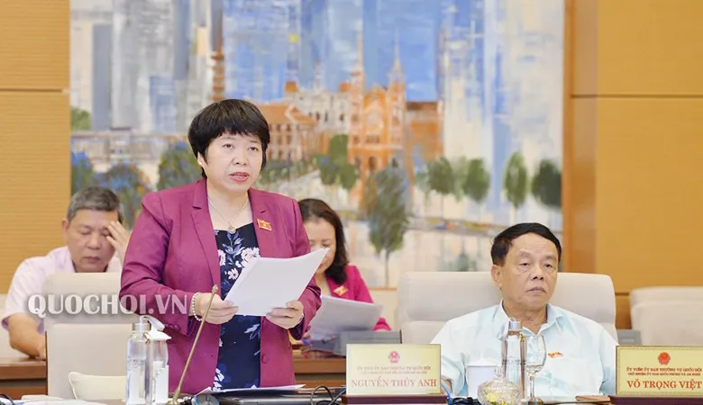 Chủ nhiệm Ủy ban Về các vấn đề xã hội Nguyễn Thúy Anh cho biết, Chính phủ vẫn mong muốn được trình Quốc hội phương án mở rộng khung thỏa thuận về giờ làm thêm tối đa lên 400 giờ/năm. Ảnh: QUOCHOI