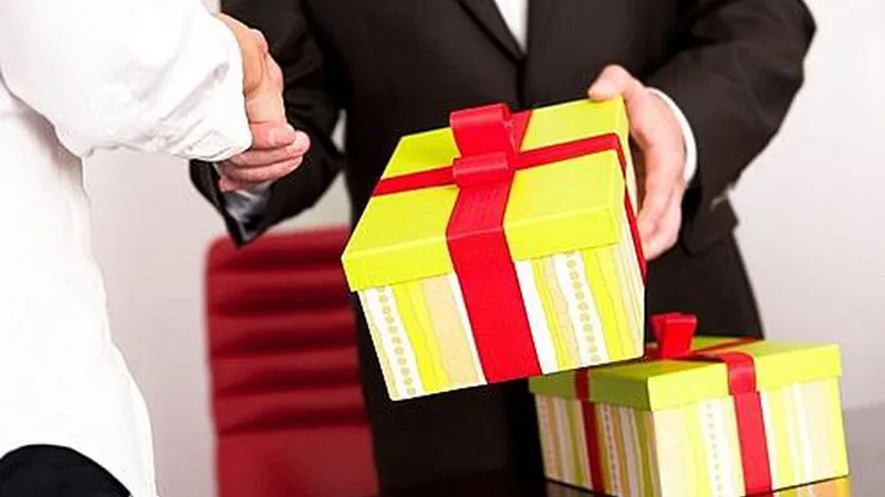 Nhận quà 150 triệu không đúng quy định bị sa thải ​