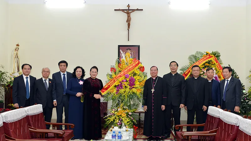 Chủ tịch Quốc hội Nguyễn Thị Kim Ngân chúc mừng Giáng sinh tại Tòa Tổng Giám mục Tổng Giáo phận Hà Nội