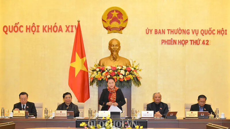 Sáng 10-2, dưới sự chủ trì của Chủ tịch Quốc hội Nguyễn Thị Kim Ngân, Ủy ban Thường vụ Quốc hội khai mạc phiên họp thứ 42