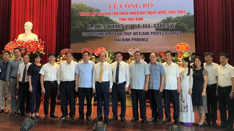Các đại biểu tham dự buổi lễ 