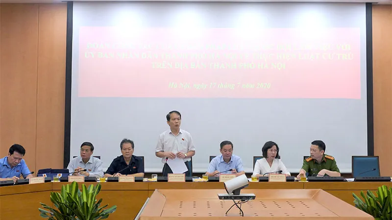 Chủ nhiệm Ủy ban Pháp luật Hoàng Thanh Tùng phát biểu tại buổi làm việc