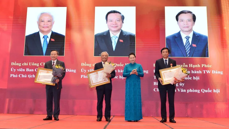 Chủ tịch Quốc hội Nguyễn Thị Kim Ngân tham dự Lễ trao Huân chương Lao động cho lãnh đạo Quốc hội