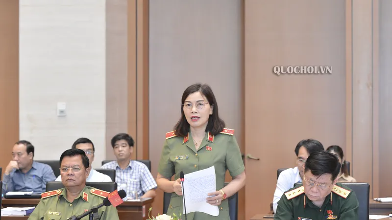 Ủy viên Thường trực UBQPAN Nguyễn Thị Xuân phát biểu tại phiên họp