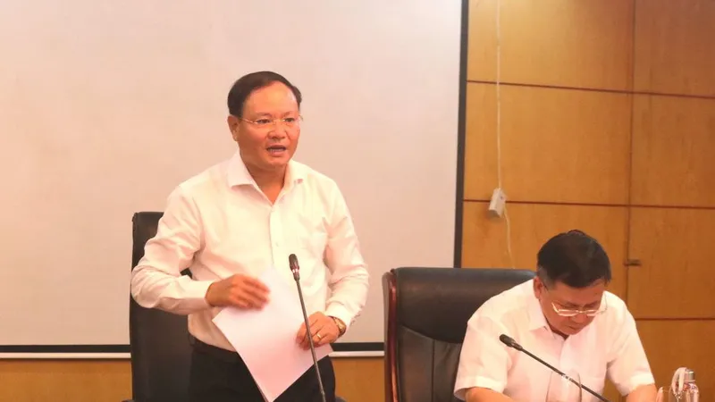 Thứ trưởng Bộ Tài nguyên - Môi trường Lê Minh Ngân phát biểu tại buổi làm việc