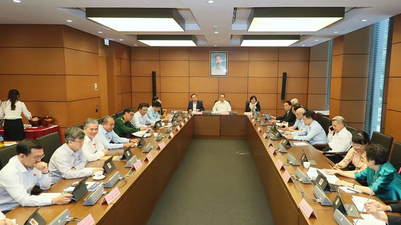 Quang cảnh phiên họp tổ ĐBQH TPHCM sáng 2-11