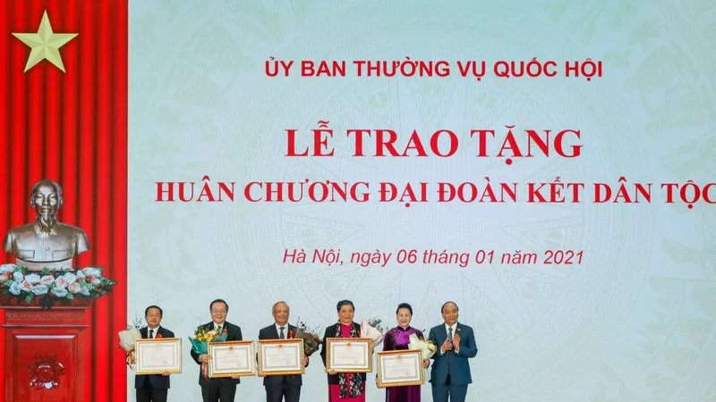 Huân chương Đại đoàn kết Dân tộc được trao tặng lãnh đạo Quốc hội