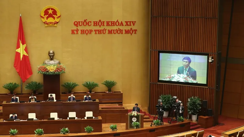 Cuối buổi sáng 25-3, Quốc hội nghe Tổng Thư ký Quốc hội Nguyễn Hạnh Phúc, Chánh Văn phòng Hội đồng bầu cử quốc gia trình bày báo cáo về công tác chuẩn bị bầu cử. Ảnh: QUANG PHÚC 