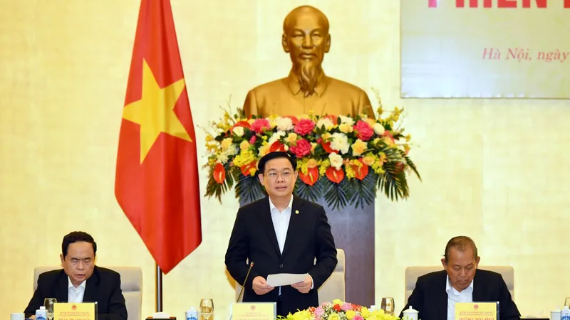 Chủ tịch Quốc hội, Chủ tịch Hội đồng bầu cử quốc gia Vương Đình Huệ điều hành phiên họp. Ảnh: VIẾT CHUNG