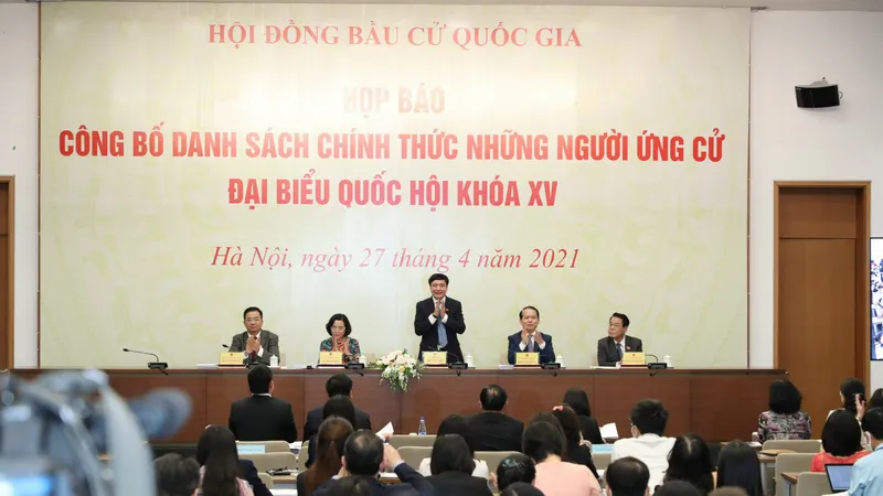 Tổng Thư ký, Chủ nhiệm Văn phòng Quốc hội Bùi Văn Cường chủ trì họp báo. Ảnh: QUANG PHÚC