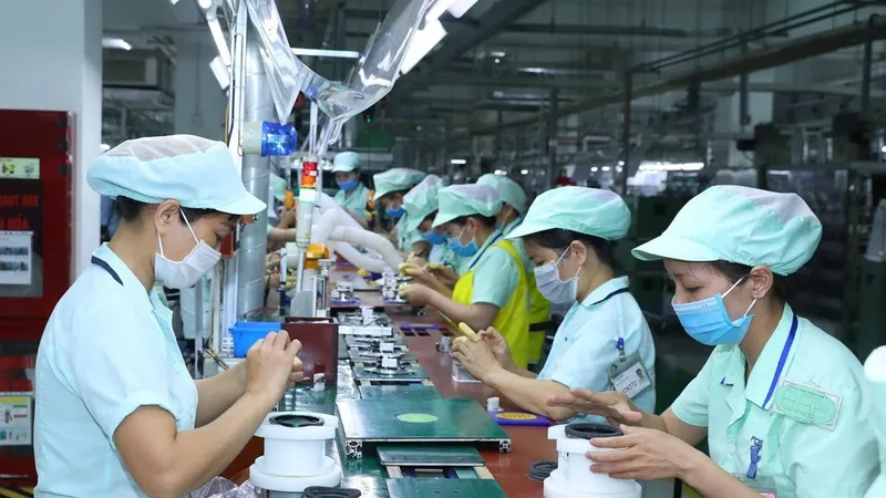 Về số vốn đăng ký, lĩnh vực công nghiệp chế biến, chế tạo dẫn đầu với tổng vốn đầu tư đạt 6,14 tỷ USD