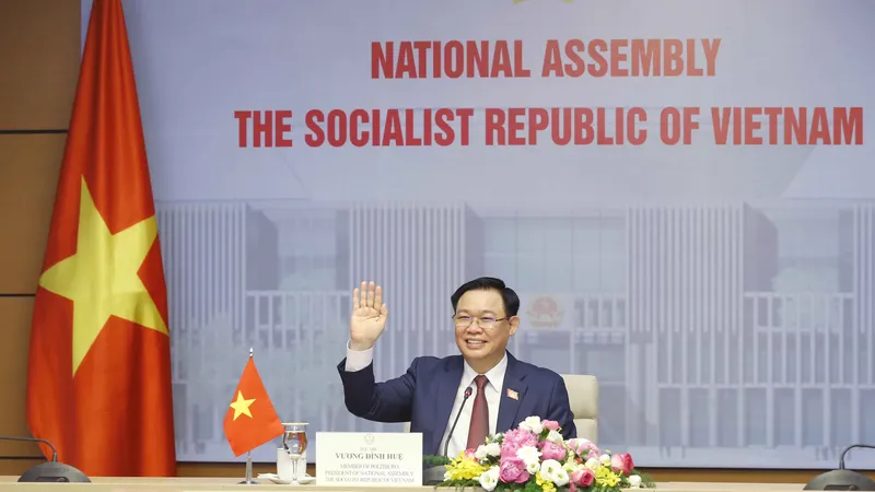 Chủ tịch Quốc hội Vương Đình Huệ tại cuộc hội đàm trực tuyến với Chủ tịch Quốc hội Campuchia Samdec Heng Somrin. Ảnh: QUANG PHÚC 