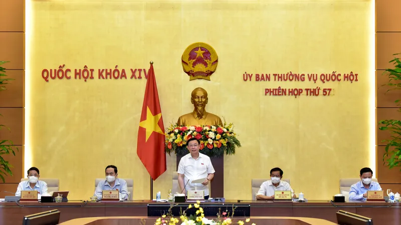 Chủ tịch Quốc hội Vương Đình Huệ phát biểu bế mạc phiên họp. Ảnh: VIẾT CHUNG 
