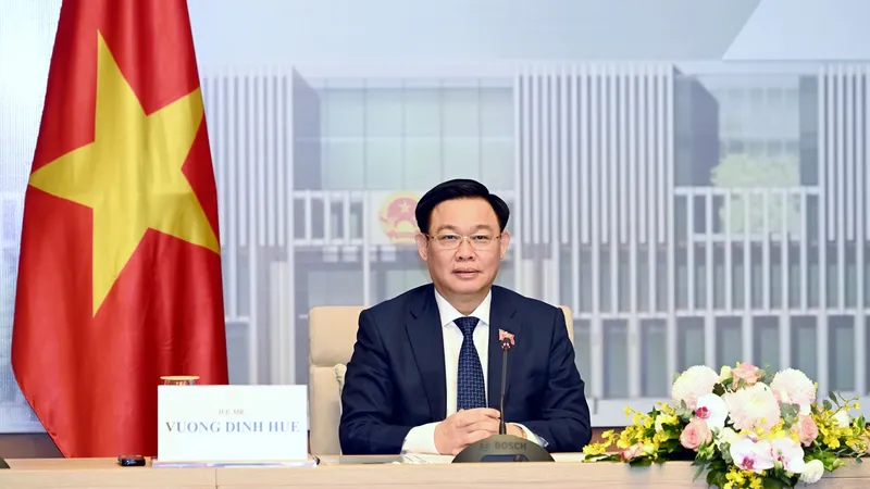 Chủ tịch Quốc hội Vương Đình Huệ hội đàm với Chủ tịch Nhân đại Trung Quốc Lật Chiến Thư