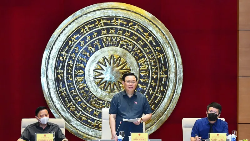 Chủ tịch Quốc hội Vương Đình Huệ chủ trì buổi làm việc. Ảnh: VIẾT CHUNG