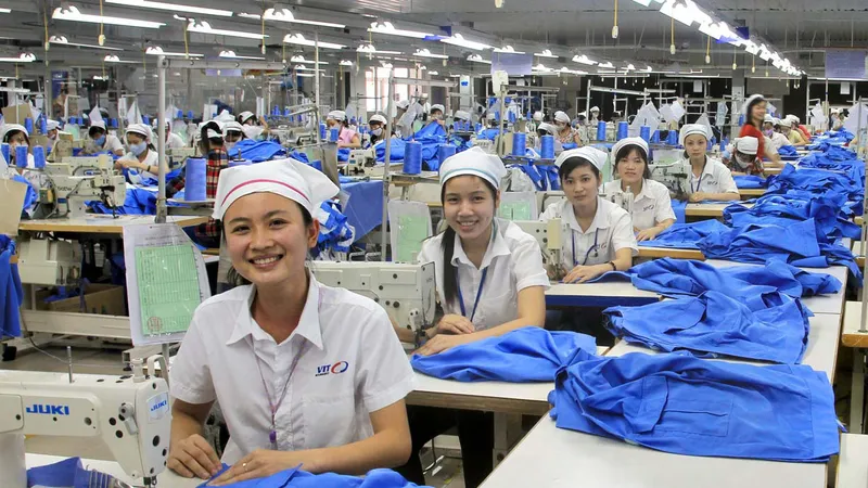 Chính phủ đề nghị sửa đổi, bổ sung Luật Bảo hiểm xã hội theo hướng mở rộng đối tượng tham gia, tiến tới thực hiện BHXH cho toàn dân