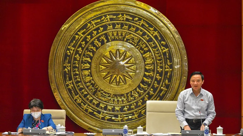 Phó Chủ tịch Quốc hội Nguyễn Khắc Định chủ trì phiên họp