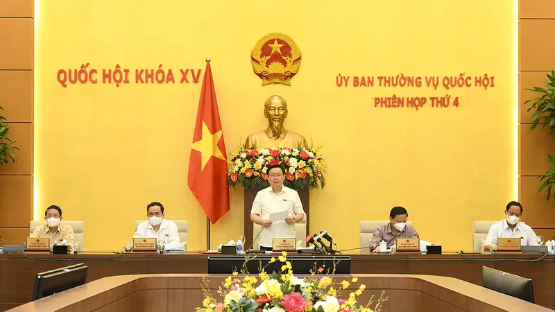 Chủ tịch Quốc hội Vương Đình Huệ phát biểu bế mạc phiên họp. Ảnh: VIẾT CHUNG 