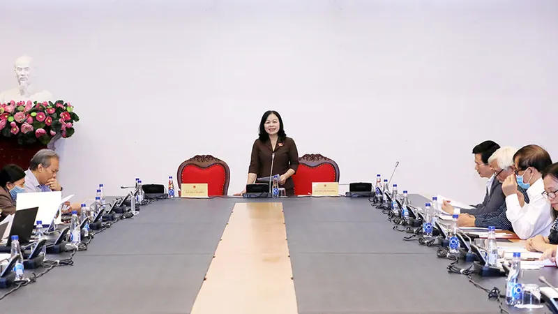Phó Chủ nhiệm Ủy ban Văn hóa, Giáo dục của Quốc hội Nguyễn Thị Mai Hoa chủ trì hội thảo