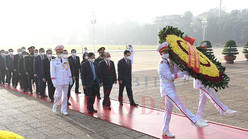 Lãnh đạo Đảng, Nhà nước và các đại biểu Quốc hội vào Lăng viếng Chủ tịch Hồ Chí Minh 