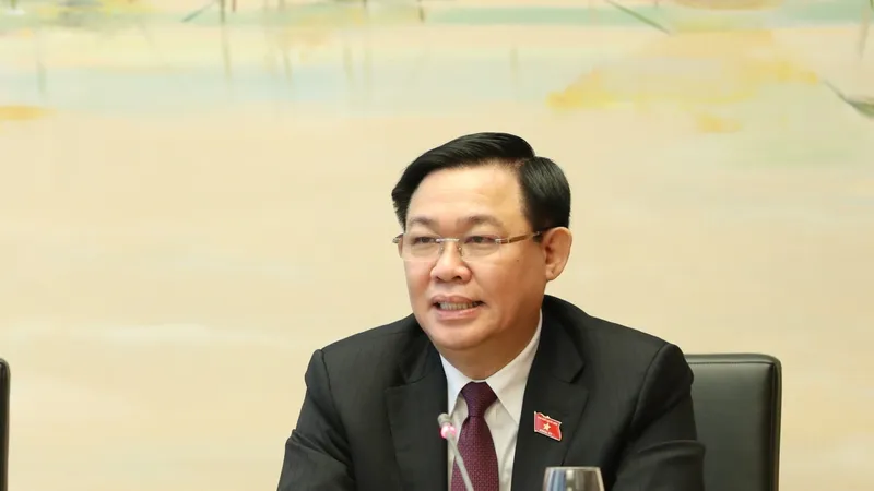 Chủ tịch Quốc hội Vương Đình Huệ phát biểu tại phiên họp tổ 