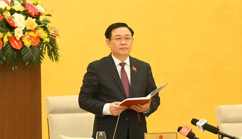 Chủ tịch Quốc hội Vương Đình Huệ chủ trì hội nghị. Ảnh: QUANG PHÚC 