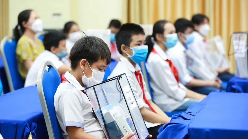 Số học sinh có hoàn cảnh khó khăn được hỗ trợ thiết bị học trực tuyến còn ít so với nhu cầu 