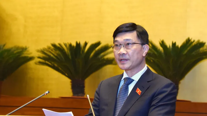 Chủ nhiệm Ủy ban Kinh tế Vũ Hồng Thanh báo cáo giải trình tiếp thu ý kiến ĐBQH. Ảnh: QUANG PHÚC 
