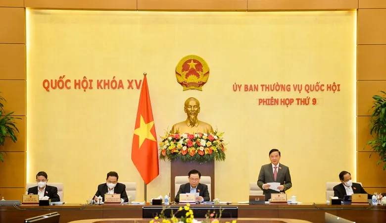 Phó Chủ tịch Quốc hội Nguyễn Khắc Định điều hành phiên thảo luận về dự án Luật Thực hiện dân chủ ở xã, phường, thị trấn 