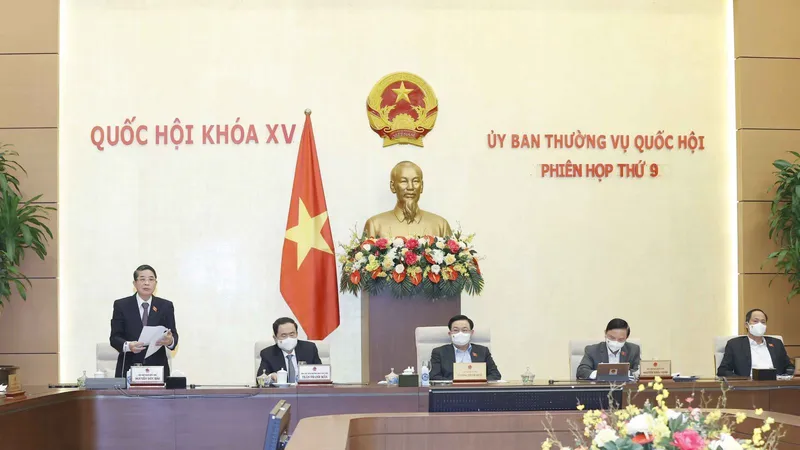 Phó Chủ tịch Quốc hội Nguyễn Đức Hải điều hành phiên họp. Ảnh: VIẾT CHUNG