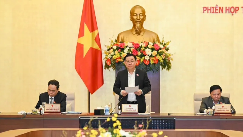 Chủ tịch Quốc hội Vương Đình Huệ phát biểu tại phiên họp thứ 11 của Ủy ban Thường vụ Quốc hội. Ảnh: VIẾT CHUNG