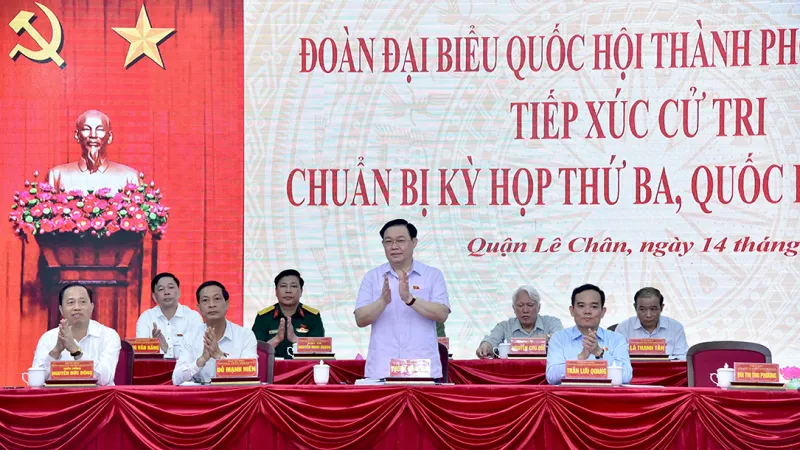 Chủ tịch Quốc hội Vương Đình Huệ tiếp xúc với cử tri Hải Phòng ngày 14-5