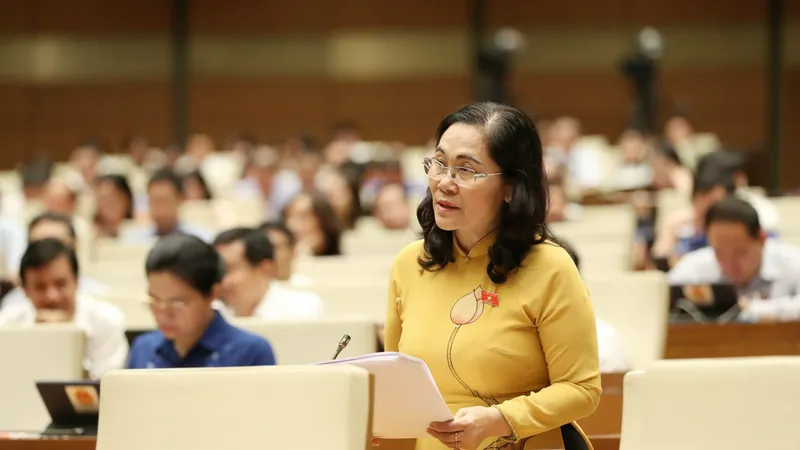 ĐB Nguyễn Thị Lệ, Chủ tịch HĐND TPHCM phát biểu tại hội trường Quốc hội, sáng 30-5-2022. Ảnh: QUANG PHÚC