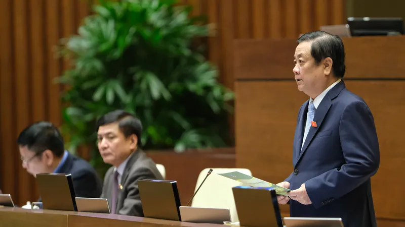 Bộ trưởng Bộ Nông nghiệp và phát triển nông thôn Lê Minh Hoan đăng đàn trả lời chất vấn 