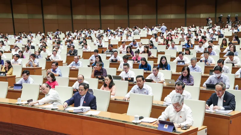 ĐBQH bấm nút biểu quyết. Ảnh: QUANG PHÚC