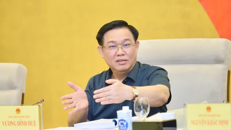 Chủ tịch Quốc hội Vương Đình Huệ phát biểu 