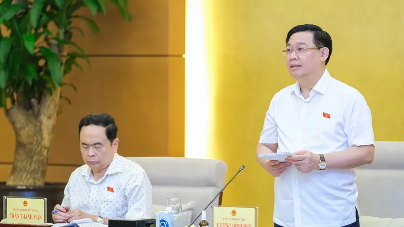 Chủ tịch Quốc hội Vương Đình Huệ chủ trì cuộc họp