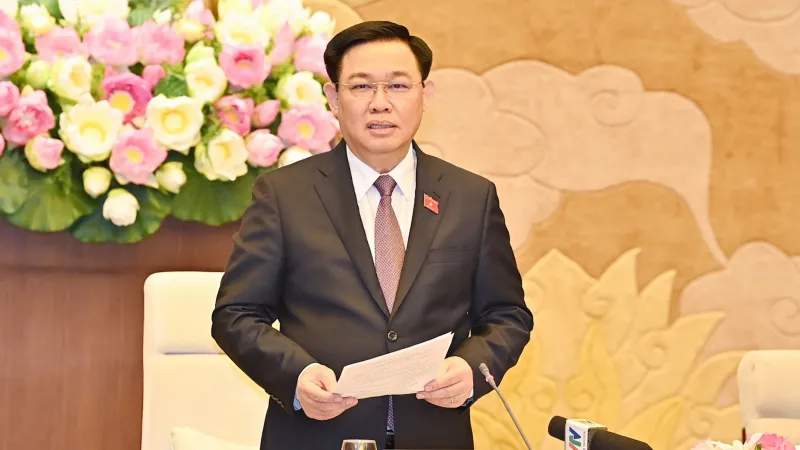 ​ Chủ tịch Quốc hội cho rằng, trong tái cấu trúc ngành du lịch, phải gắn rất chặt với bảo tồn, phát huy các giá trị văn hoá, lịch sử, cách mạng. Ảnh: VIẾT CHUNG