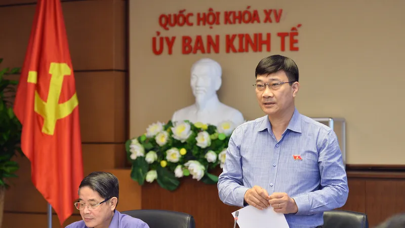 Chủ nhiệm Ủy ban Kinh tế Vũ Hồng Thanh phát biểu khai mạc phiên họp ​