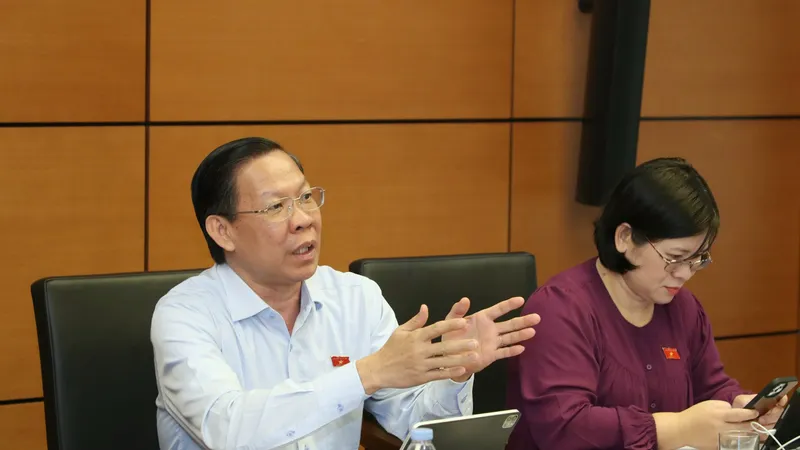 ĐB Trần Hoàng Ngân (TPHCM) cho rằng các chính sách đang đề xuất cho Buôn Ma Thuột nói là đặc thù, nhưng chỉ na ná như các chính sách đã quyết cho các địa phương khác. Ảnh: QUANG PHÚC