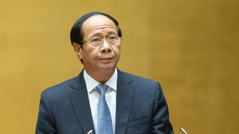 Phó Thủ tướng Chính phủ Lê Văn Thành trình bày Tờ trình của Chính phủ về dự thảo Luật Đất đai (sửa đổi). Ảnh: VIẾT CHUNG