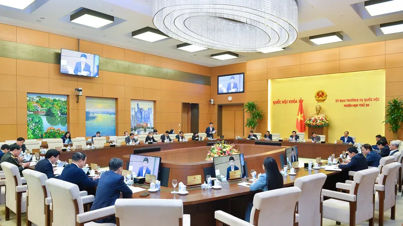 Quang cảnh phiên họp của UBTVQH sáng 14-2