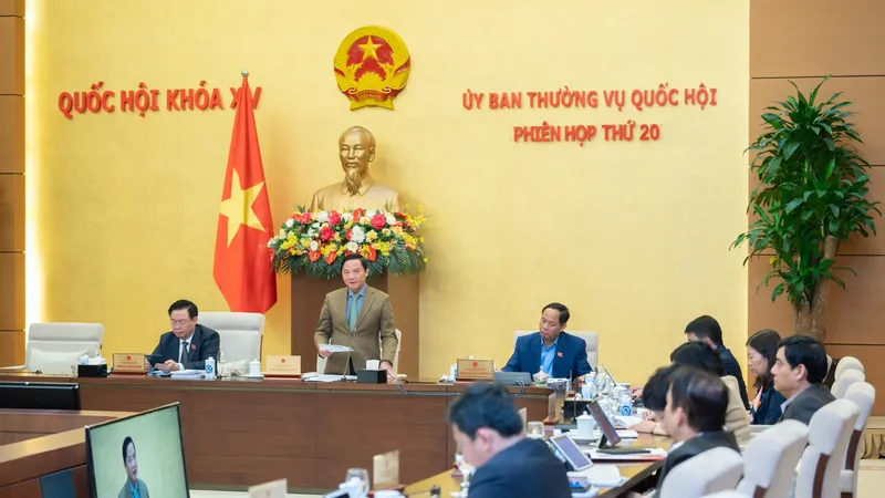 Phó Chủ tịch Quốc hội Nguyễn Khắc Định điều hành phiên thảo luận