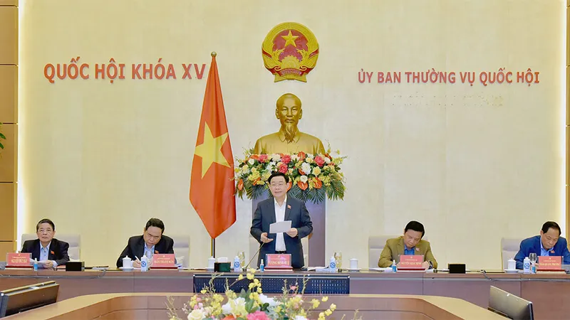 Chủ tịch Quốc hội Vương Đình Huệ điều hành phiên họp